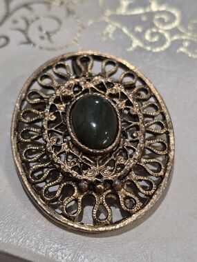 Vintage Gold-tone Filigree Oval Brooch/Pendant with Olive Green Jade Cabochon